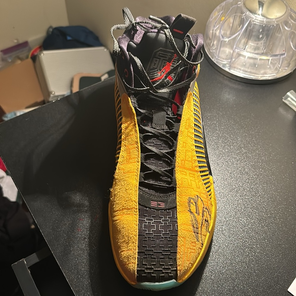 Air Jordan 36 - Picture 2 of 2